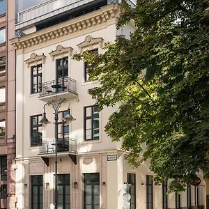 Gin 4*, Budapest Magyarország