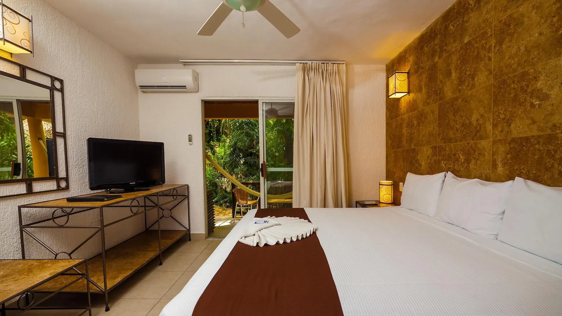 Tukan Hotel פלאייה דל כרמן