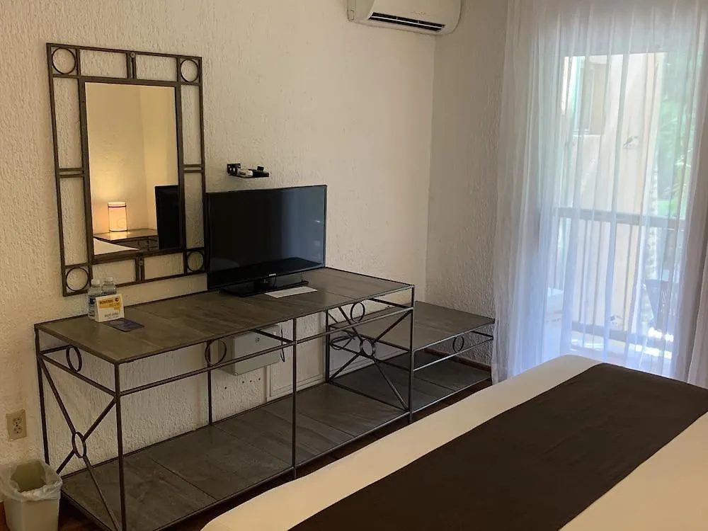 Tukan Hotel פלאייה דל כרמן